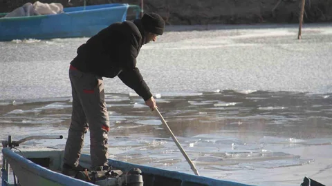 Beyşehir Gölü'nde Balıkçıların Zorlu Mücadelesi
