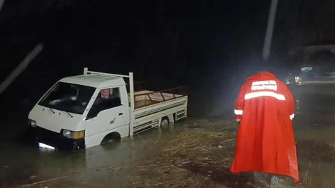 Antalya'da İtfaiye Ekiplerine Tepki Geldi