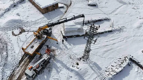 Diyarbakır'da Enerji Hatları Onarılıyor