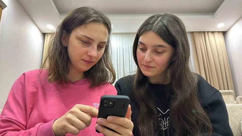 Artvin'de Kardeşlerin Yüz Tanıma Şaşkınlığı