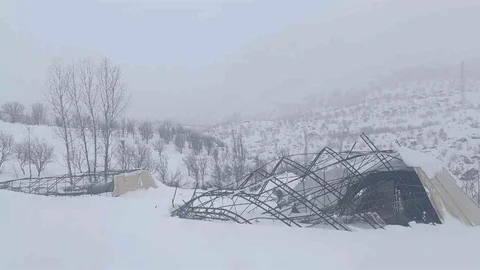Şırnak'ta Halı Saha Çöktü