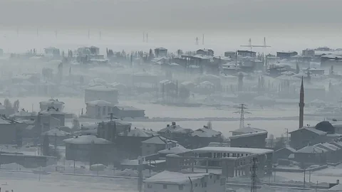 Yüksekova'da Uçak Seferi İptal Edildi