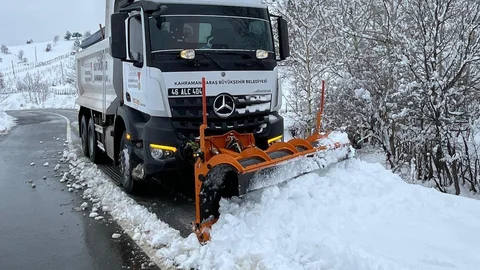 Kahramanmaraş'ta karla mücadele çalışmaları sürüyor
