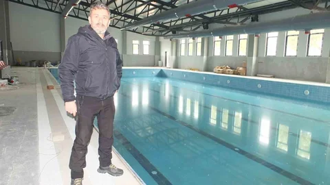 Burhaniye'de Yüzme Havuzu Tamamlandı