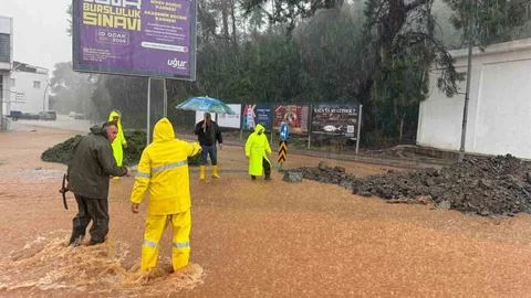 Kemer'de Su Baskınlarıyla Mücadele Devam Ediyor