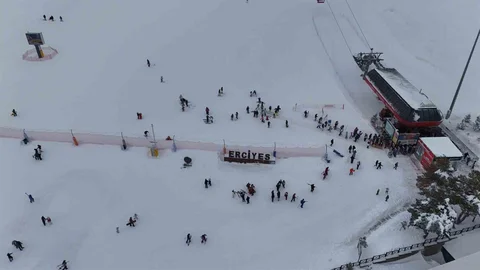 Erciyes Kayak Merkezi'nde Ziyaretçi Yoğunluğu