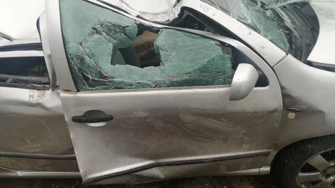 Isparta'da Otomobil Şarampole Yuvarlandı