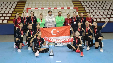 Kepez'in Kızları Hentbolda Şampiyon Oldu