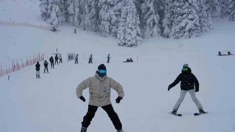 Ilgaz Dağı'nda Kayak Severler Yoğun İlgi Gösteriyor