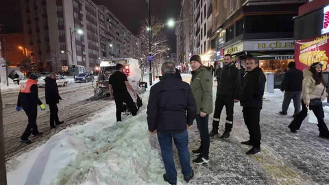 Sivas'ta Yolcular Evlerine Ulaştırıldı