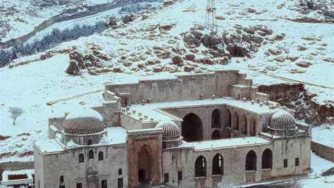 Mardin'de Kasımiye Medresesi'nin Kar Altındaki Görüntüsü