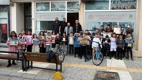 Simav'da Öğrencilere Hediye Dağıtımı
