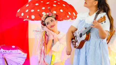 Birlikte Parlayalım Tiyatro Gösterimi İzmir'de Başladı