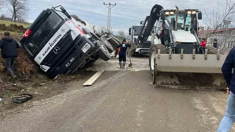 Samsun'da Beton Mikseri Devrildi