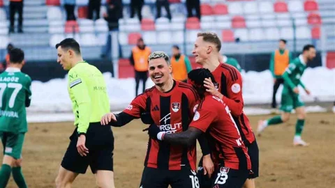 Vanspor FK Iğdır FK'ya 3-0 Yenildi