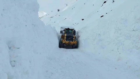 Yüksekova'da Çığ Temizliği Yapıldı