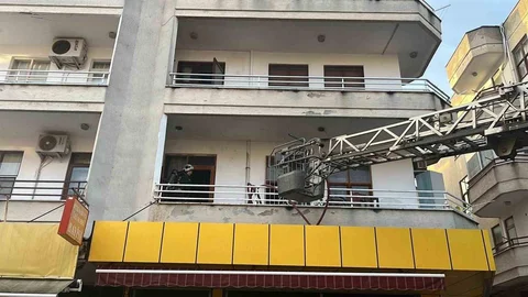 Alanya'da 3 Katlı Binada Yangın Çıktı