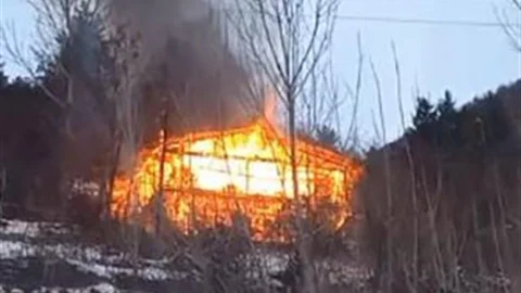 Artvin'de Çıkan Yangında Ev Kullanılamaz Hale Geldi