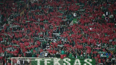 Bursa'da Tribünler Türk Bayraklarıyla Süsleniyor