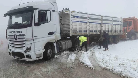 Hatay'da Kar Yağışı Nedeniyle Mahsur Kalanlara Polis Yardımı