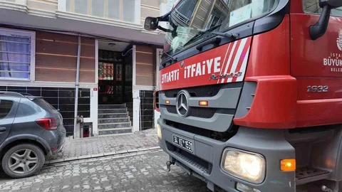 Esenyurt'ta Sinir Krizi Geçiren Kadın Olay Yaratıyor