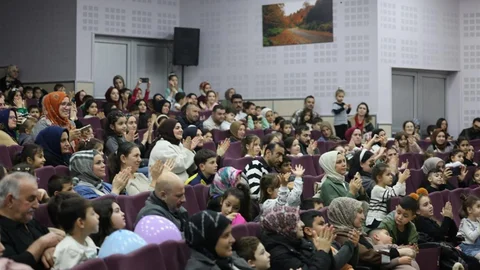 Kartepe'de Çocuklar "Karlar Diyarı" İle Eğlendi