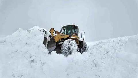 Bingöl'de Köy Yolu Çalışmaları Devam Ediyor