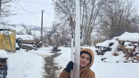 Elazığ Palu'da Buz Sarkıtları Şaşırttı