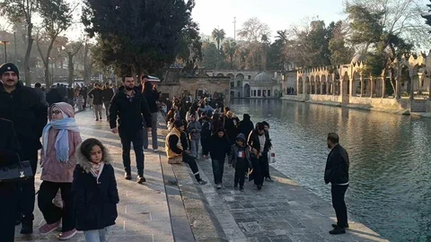 Güneşli Hava Balıklıgöl’ü Canlandırdı