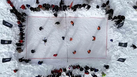 Gümüşhane'de Kar Voleybolu Şenliği Yapıldı