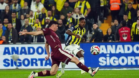 Fenerbahçe-Göztepe Maçında İlk Yarı Eşitlik Söz Konusu
