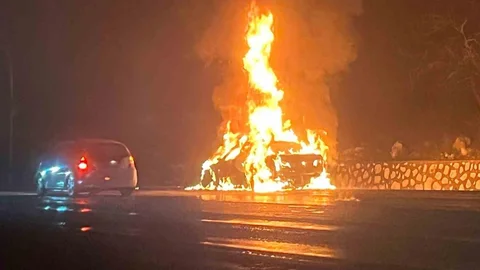 Burdur'da Lüks Otomobil Yangını