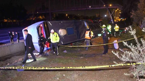 Adana'da Yolcu Otobüsü Devrildi