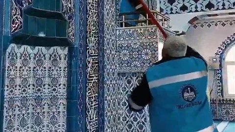 Antakya'da Camilerde Temizlik Çalışmaları Devam Ediyor
