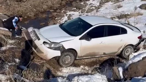 Otomobil Köprüden Dereye Düştü