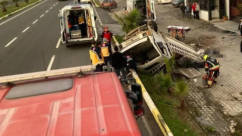 Edremit'te Trafik Kazası: 2 Ölü, 1 Yaralı