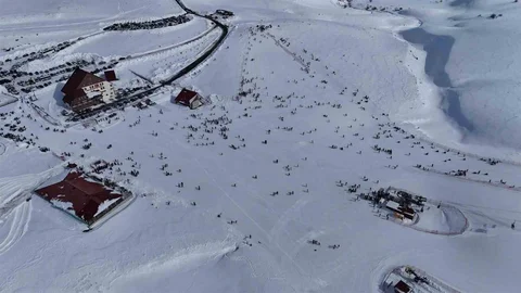 Hesarek Kayak Merkezi'nde Yoğun Ziyaretçi Akını