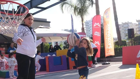 Mersin'de Çocuklar Sporla Buluştu