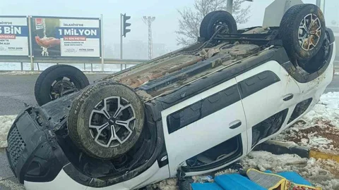 Gaziantep'te İki Araç Çarpıştı
