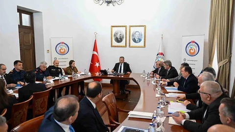 Antalya'da Aşırı Yağış Önlemleri Alınıyor