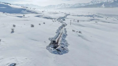 Muş’ta Karla Mahsur Kalan Köylüye Yardım