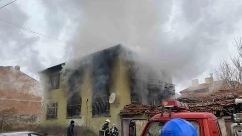 Çorum'da İki Katlı Evde Yangın Çıktı