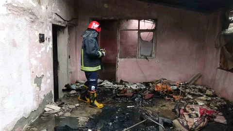 Antalya'da Gecekonduda Yangın Çıktı