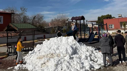 Osmaniye’de Çocuklar Karla Buluştu