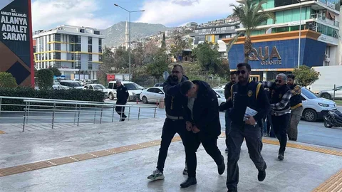 Antalya'da Bıçaklı Kavga: 7 Yaralı