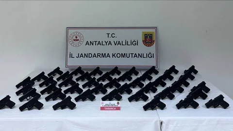 Antalya'da 45 Ruhsatsız Tabanca Ele Geçirildi