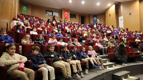 Sakarya'da 1500 Çocuğa Tiyatro Etkinliği