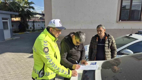 Adana'da Motosikletli Ehliyetini Kaybetti