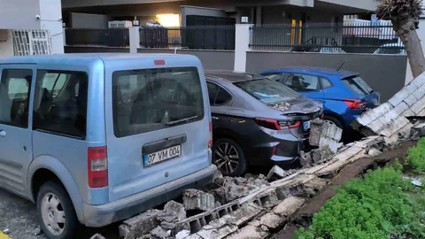 Antalya'da Şiddetli Rüzgar Etkili Oldu