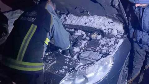 Van'da Seyir Halindeki Araç Yandı